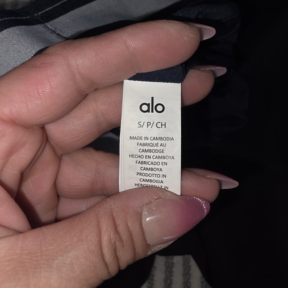 alo set Navy Sports Bra and Black Yoga Leggings - Picture 3 of 4